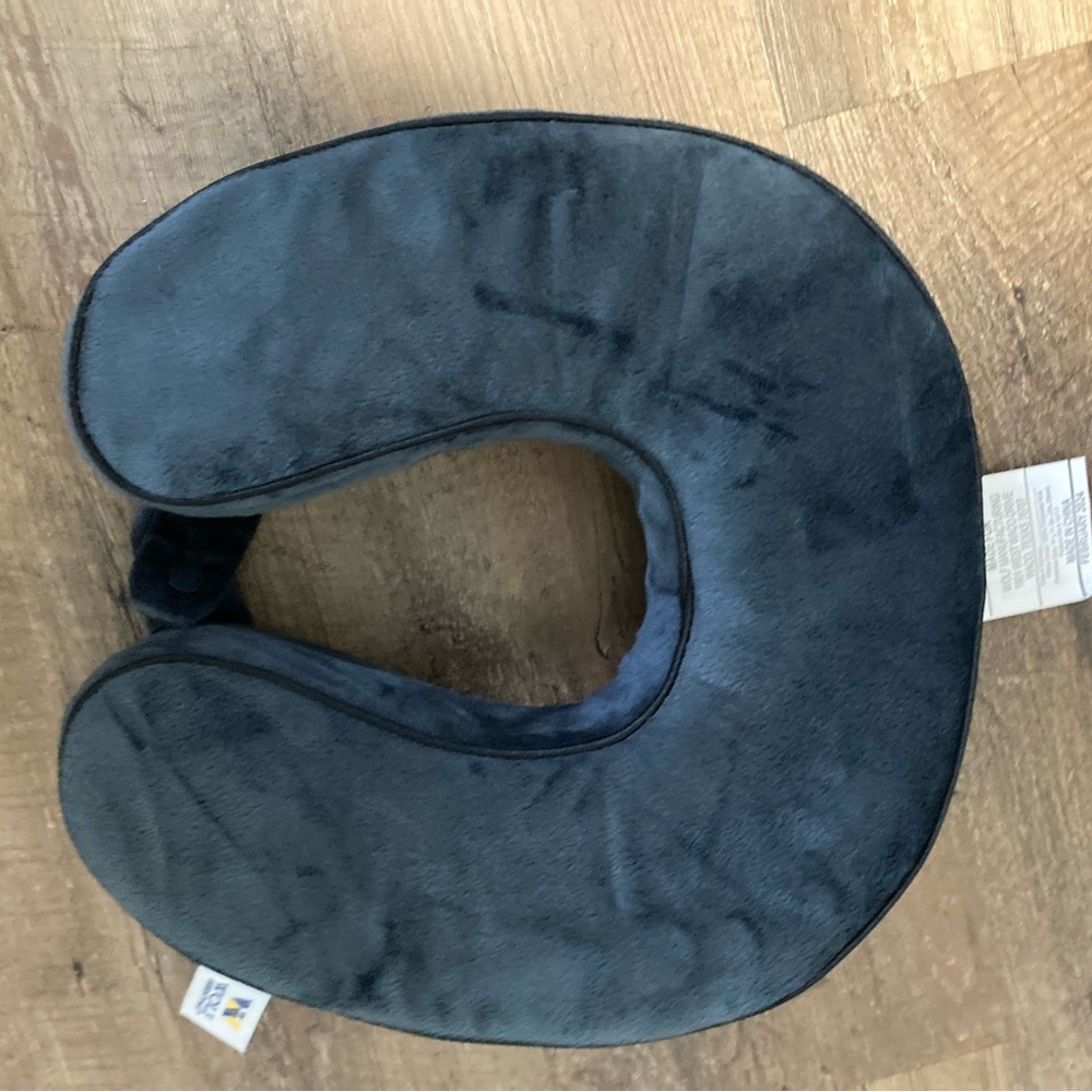 Essentials Dark Blue Travel Pillow